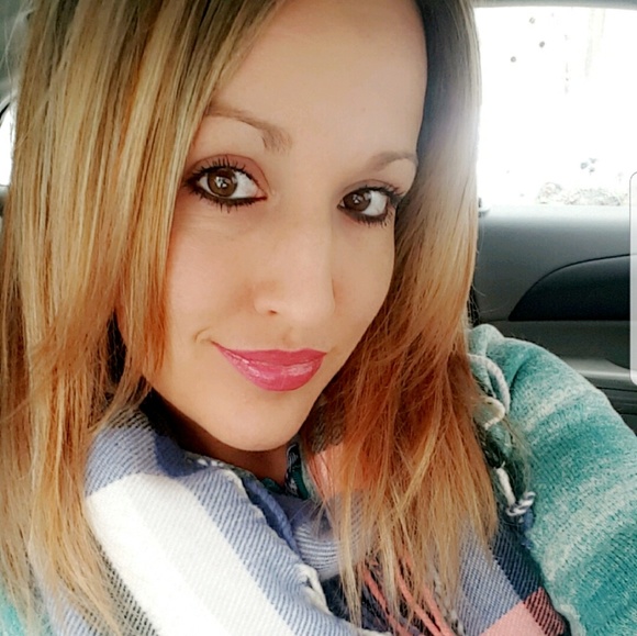 Meet your Posher, Britney - Picture 3 of 3